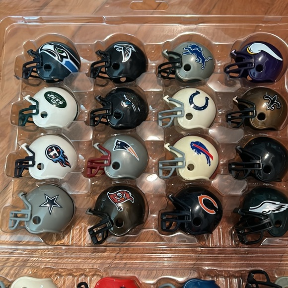 25 2011 NFL mini helmets - tiny toy replicas - Picture 2 of 4